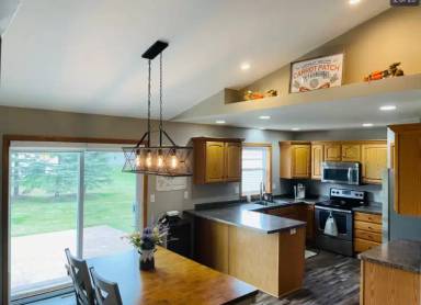 Main picture of 5451 North Ave