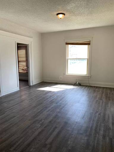 Main picture of 1010 W Garfield Ave