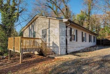 Main picture of 615 Dumaine St