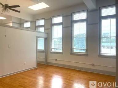 Main picture of 3010 W 7th St