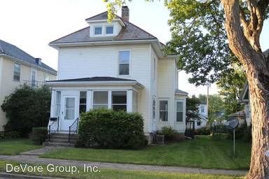 Main picture of 103 Oak St