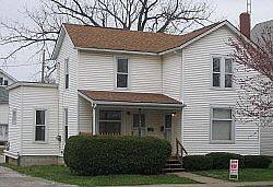 Main picture of 206 1/2 Maple St