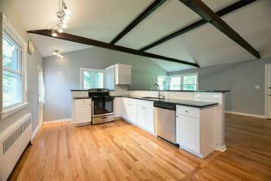 Main picture of 95 Riverside Dr