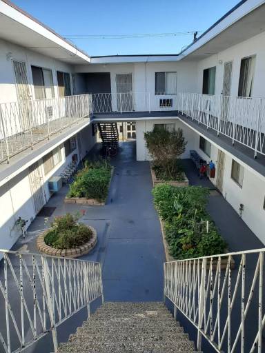 Main picture of 325 N New Ave