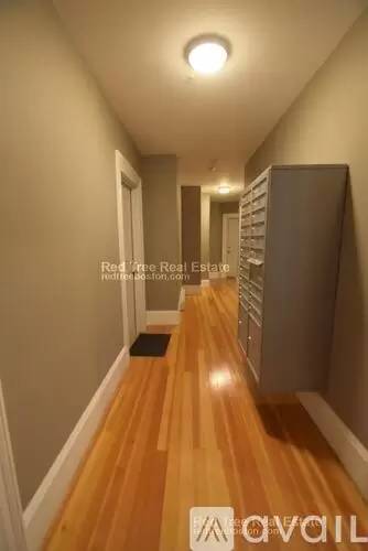 Main picture of 1463 Beacon St