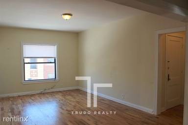 Main picture of 813 W Waveland Ave