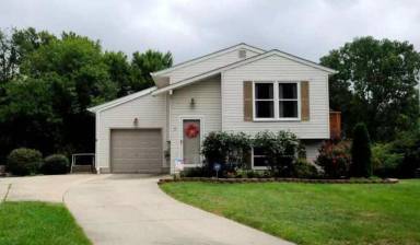 Main picture of 2 Briars Knoll Way