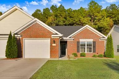 Main picture of 128 Oxford Dr