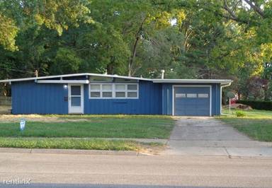 Main picture of 900 Murrow Ct