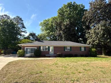 Main picture of 104 Stowe Rd