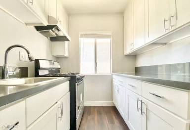 Main picture of 5555 Carlton Way