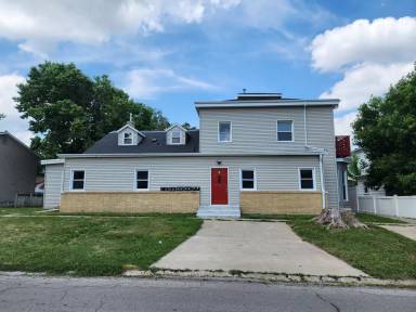 Main picture of 613 E Robinson St