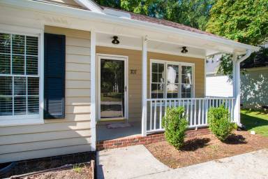 Main picture of 707 Saint Catherines Dr