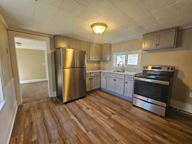 Main picture of 7 Monson Pl