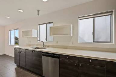 Main picture of 523 Grand Blvd