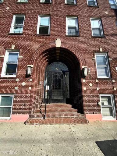 Main picture of 58 Van Reypen St