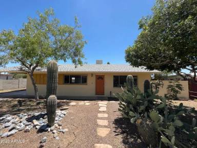 Main picture of 2017 W Lupine Ave