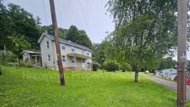 Main picture of 101 E St