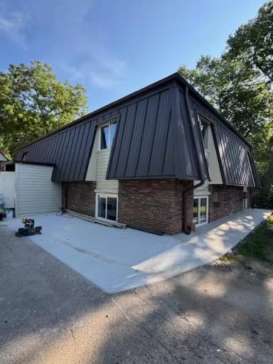 Main picture of 907 W 4th St