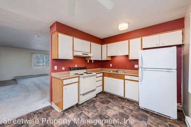 Main picture of 2705 SE Courtney Ave