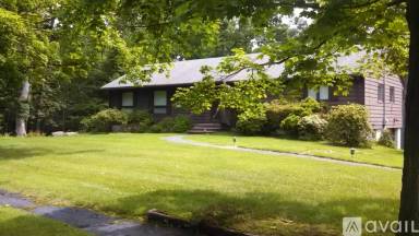 Main picture of 18 Locust Pl