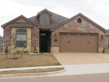 Main picture of 3000 Silver Saddle Dr