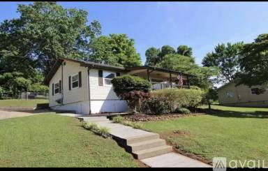 Main picture of 304 W Outer Dr