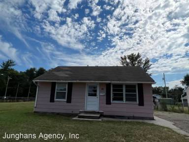Main picture of 823 W 14th St