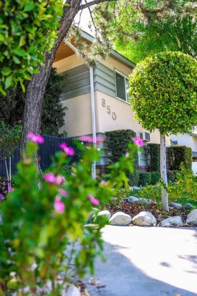 Main picture of 850 S Rosemead Blvd