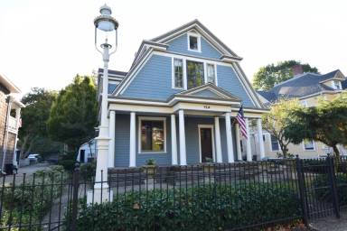 Main picture of 124 S Pearl St