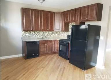 Main picture of 1646 W Pratt Blvd