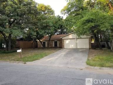 Main picture of 821 Timberoaks Dr