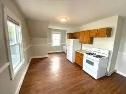 Main picture of 18 Pleasant St