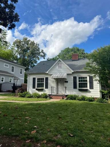 Main picture of 2525 Bay St
