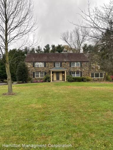 Main picture of 112 W Pembrey Dr