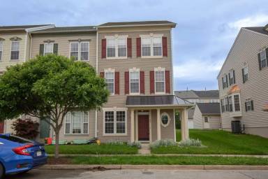 Main picture of 30 Davis St