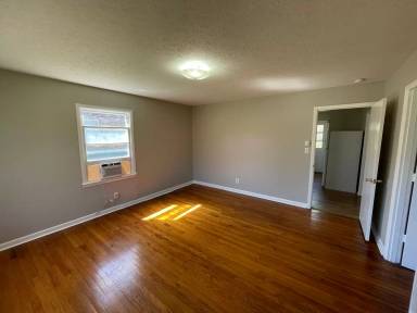 Main picture of 605 Lark Dr