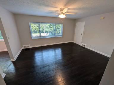Main picture of 5478 Montgomery Rd
