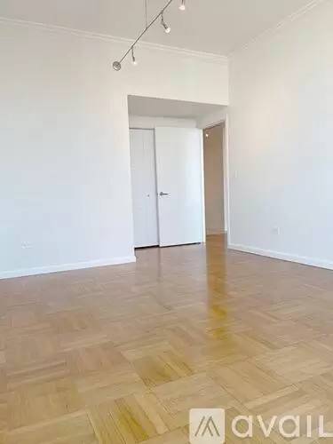 Main picture of Lincoln Square Condo