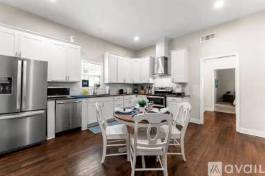 Main picture of 6136 Hopkins St NE