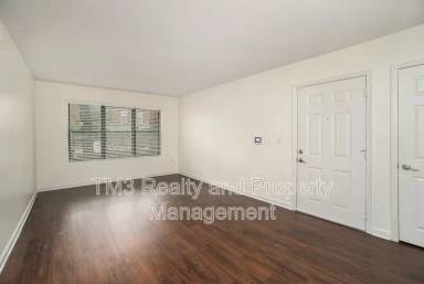 Main picture of 425 W 9th St