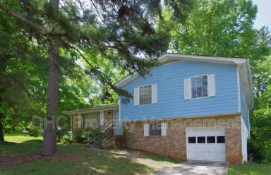 Main picture of 210 Creekwood Ln