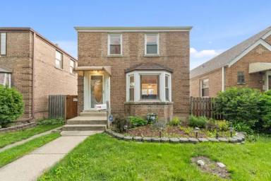 Main picture of 3521 S Austin Blvd