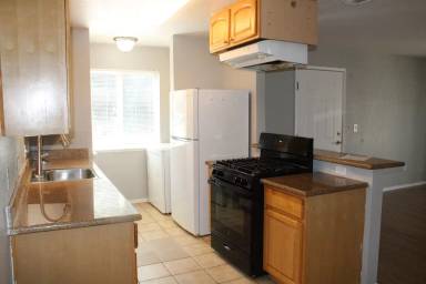 Main picture of 2229 Lakeview Cir