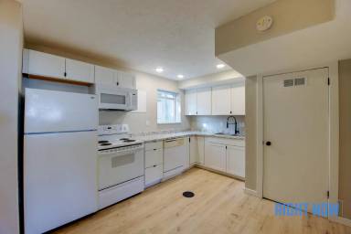 Main picture of 3033 1/2 W Malad St