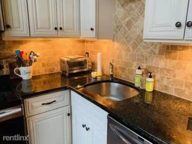 Main picture of 10 Linwood St