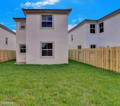 Main picture of 2475 NW 131st St