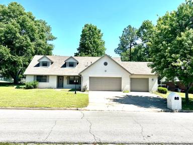 Main picture of 542 Meadowood Dr