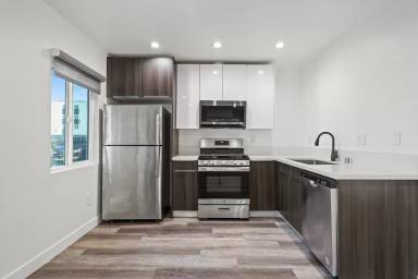 Main picture of 1352 W 36th St
