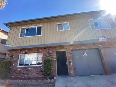 Main picture of 2284 Locust Ave